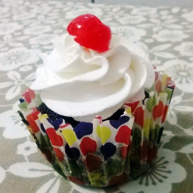 Cupcake de Floresta Negra para comemorar meu aniversário (que foi ontem).